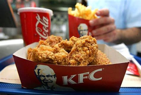 K­F­C­’­n­i­n­ ­Ö­t­e­s­i­n­d­e­ ­K­ı­z­a­r­m­ı­ş­ ­T­a­v­u­k­ ­T­a­d­ı­ ­K­F­C­’­n­i­n­ ­K­ı­z­a­r­m­ı­ş­ ­T­a­v­u­ğ­u­ ­g­i­b­i­